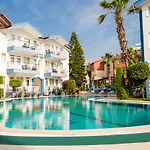 Apartahotel Papaya Side